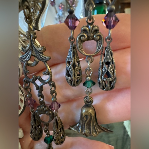 Silver post earrings vintage! Has purple and green stones! So sweet dangling! - Picture 5 of 8